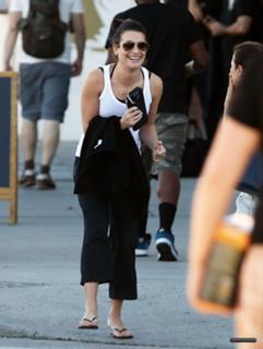 Lea Michele feet photo thumbnail