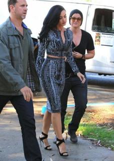Katy Perry feet photo thumbnail