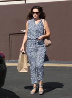 Kelly Brook feet photo thumbnail