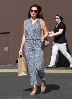 Kelly Brook feet photo thumbnail