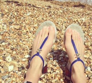 Miranda Kerr feet photo thumbnail