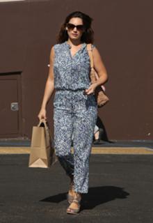 Kelly Brook feet photo thumbnail