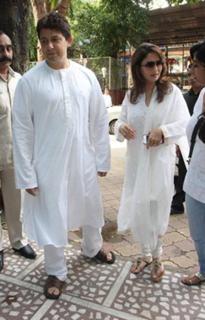 Madhuri Dixit feet photo thumbnail