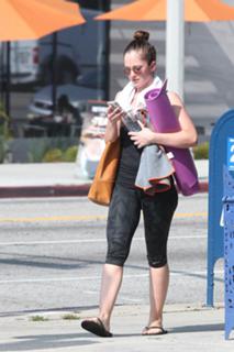 Minka Kelly feet photo thumbnail