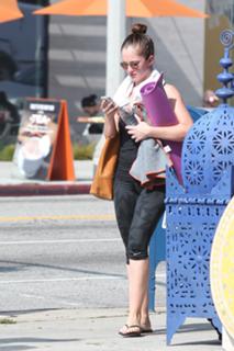 Minka Kelly feet photo thumbnail
