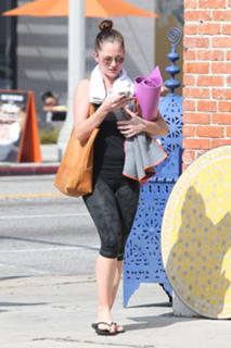 Minka Kelly feet photo thumbnail