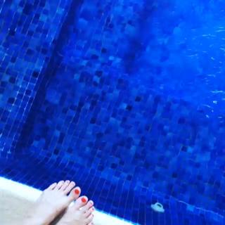 Shantel VanSanten feet photo thumbnail