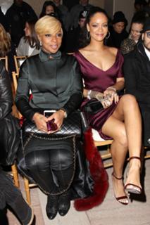 Rihanna feet photo thumbnail