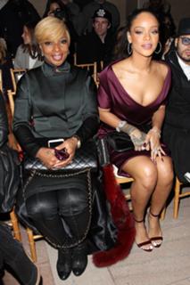 Rihanna feet photo thumbnail