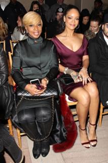 Rihanna feet photo thumbnail