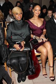 Rihanna feet photo thumbnail