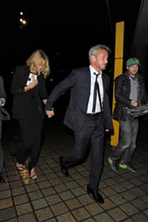 Charlize Theron feet photo thumbnail