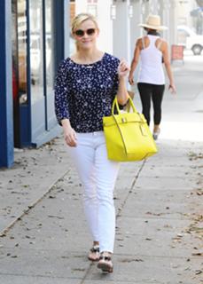Reese Witherspoon feet photo thumbnail