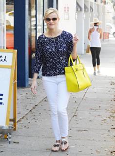 Reese Witherspoon feet photo thumbnail