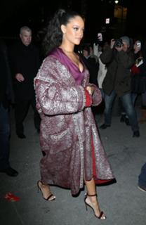 Rihanna feet photo thumbnail