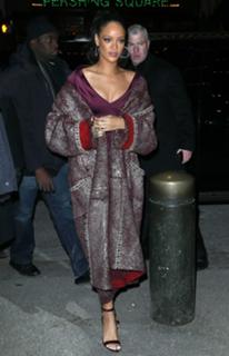 Rihanna feet photo thumbnail