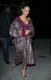 Rihanna feet photo thumbnail