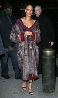 Rihanna feet photo thumbnail