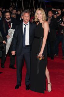 Charlize Theron feet photo thumbnail