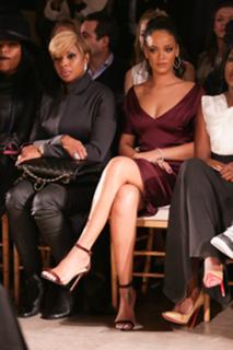 Rihanna feet photo thumbnail