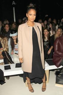Christina Milian feet photo thumbnail