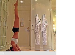 Izabel Goulart feet photo thumbnail