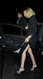 Charlize Theron feet photo thumbnail