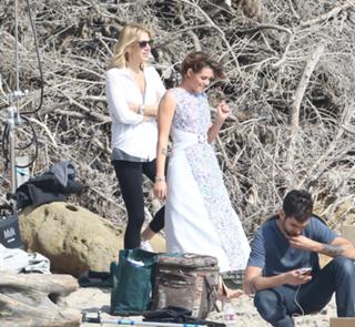 Kristen Stewart feet photo thumbnail