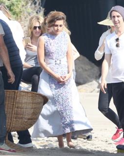 Kristen Stewart feet photo thumbnail
