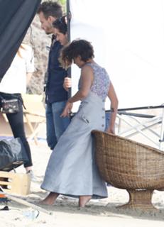Kristen Stewart feet photo thumbnail