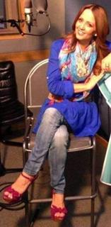 Andrea Legarreta feet photo thumbnail