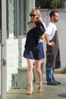 Kirsten Dunst feet photo thumbnail