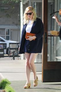 Kirsten Dunst feet photo thumbnail