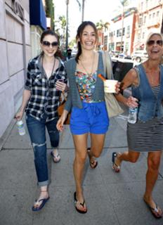 Emmy Rossum feet photo thumbnail