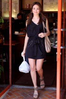 Emmy Rossum feet photo thumbnail
