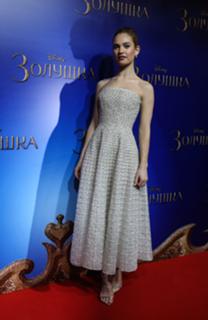 Lily James feet photo thumbnail