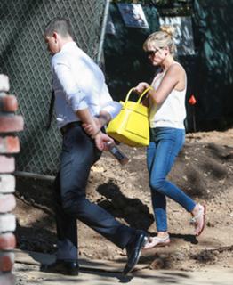 Reese Witherspoon feet photo thumbnail