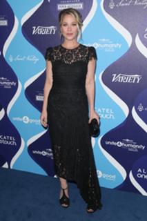 Christina Applegate feet photo thumbnail