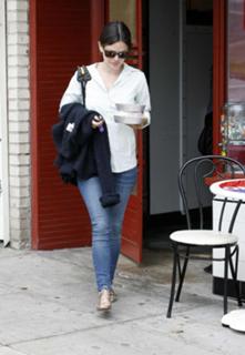 Rachel Bilson feet photo thumbnail