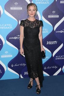 Christina Applegate feet photo thumbnail
