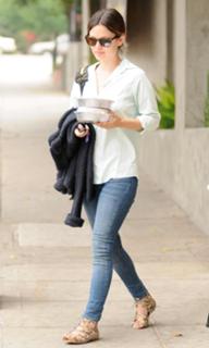 Rachel Bilson feet photo thumbnail