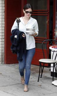 Rachel Bilson feet photo thumbnail
