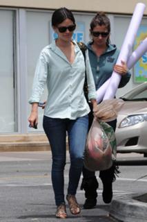 Rachel Bilson feet photo thumbnail