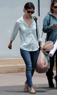 Rachel Bilson feet photo thumbnail
