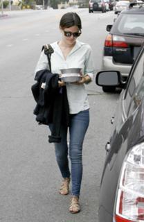 Rachel Bilson feet photo thumbnail