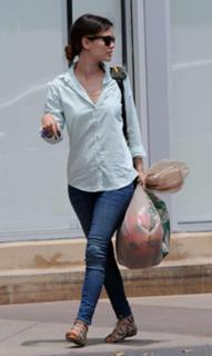 Rachel Bilson feet photo thumbnail