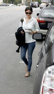 Rachel Bilson feet photo thumbnail