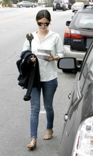 Rachel Bilson feet photo thumbnail