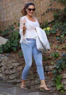 Kelly Brook feet photo thumbnail