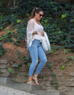 Kelly Brook feet photo thumbnail